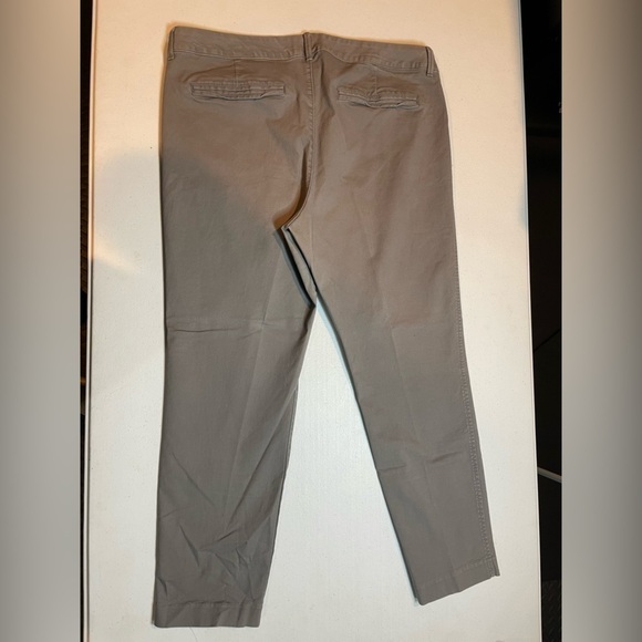 Old Navy Regular Pixie Pants - Picture 4 of 5